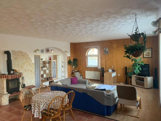 Erd - Csendes, Kenyelmes Csaladi Haz Apartment Bagian luar foto